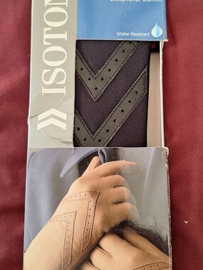 isotoner Women's Driving Gloves in Black